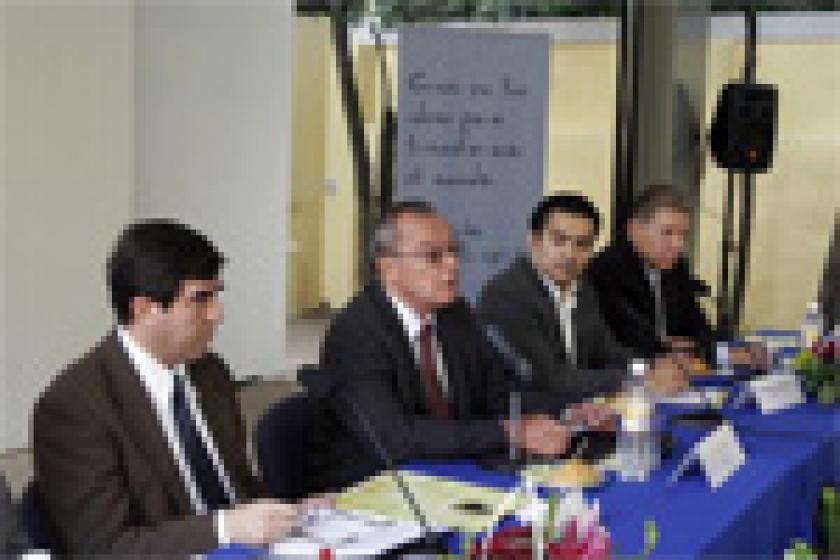 Rueda de prensa en el ITESO 2009