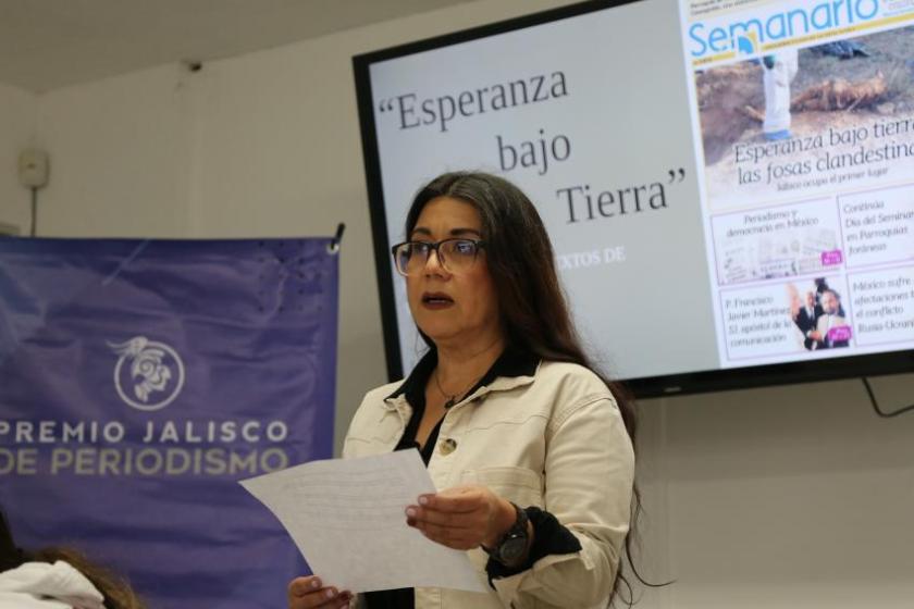 Expone Alejandra Lozano, Mención honorífica del PJP, su trabajo “Esperanza bajo tierra. Las fosas clandestinas"