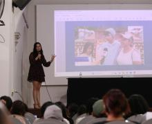 Imparte Perla Burciaga conferencia sobre la influencia que ejerce el periodismo en la sociedad